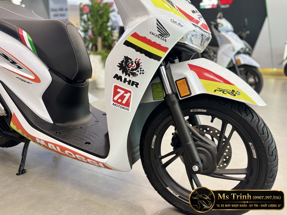 Honda SH150 Ý Malossi 2026 tại Nghệ An - Tem custom thể thao, dáng SH thanh lịch