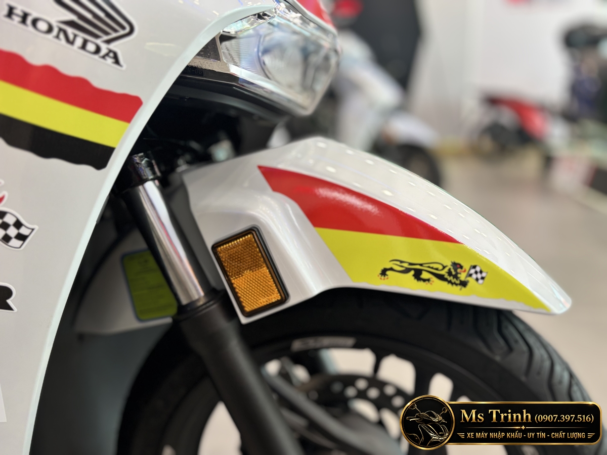Honda SH150 Ý Malossi 2026 tại Nghệ An - Tem custom thể thao, dáng SH thanh lịch