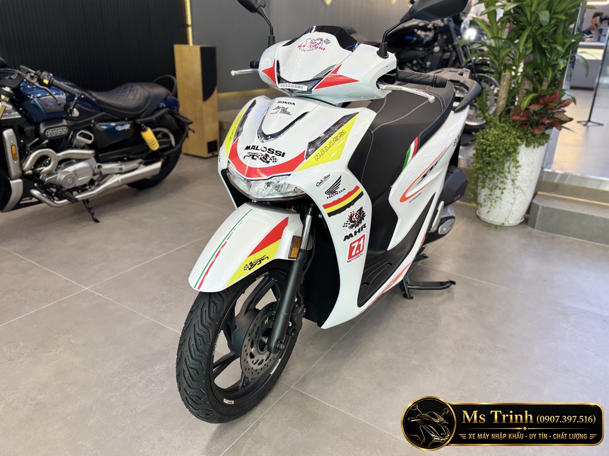 Honda SH150 Ý Malossi 2026 tại Nghệ An - Tem custom thể thao, dáng SH thanh lịch