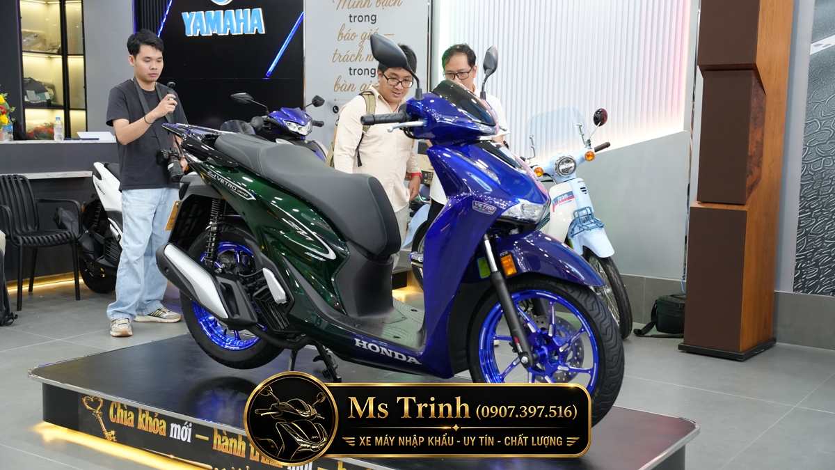 Honda SH150i Vetro Sapphire - Green tại Nghệ An: SH Ý 2 trong 1 giới hạn 200 xe