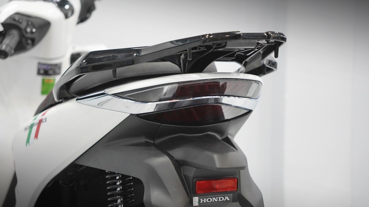 Honda SH150 trắng pha lê nhập Ý 2026 tại Nghệ An - Sport Edition chính ngạch, chuẩn chất Ý