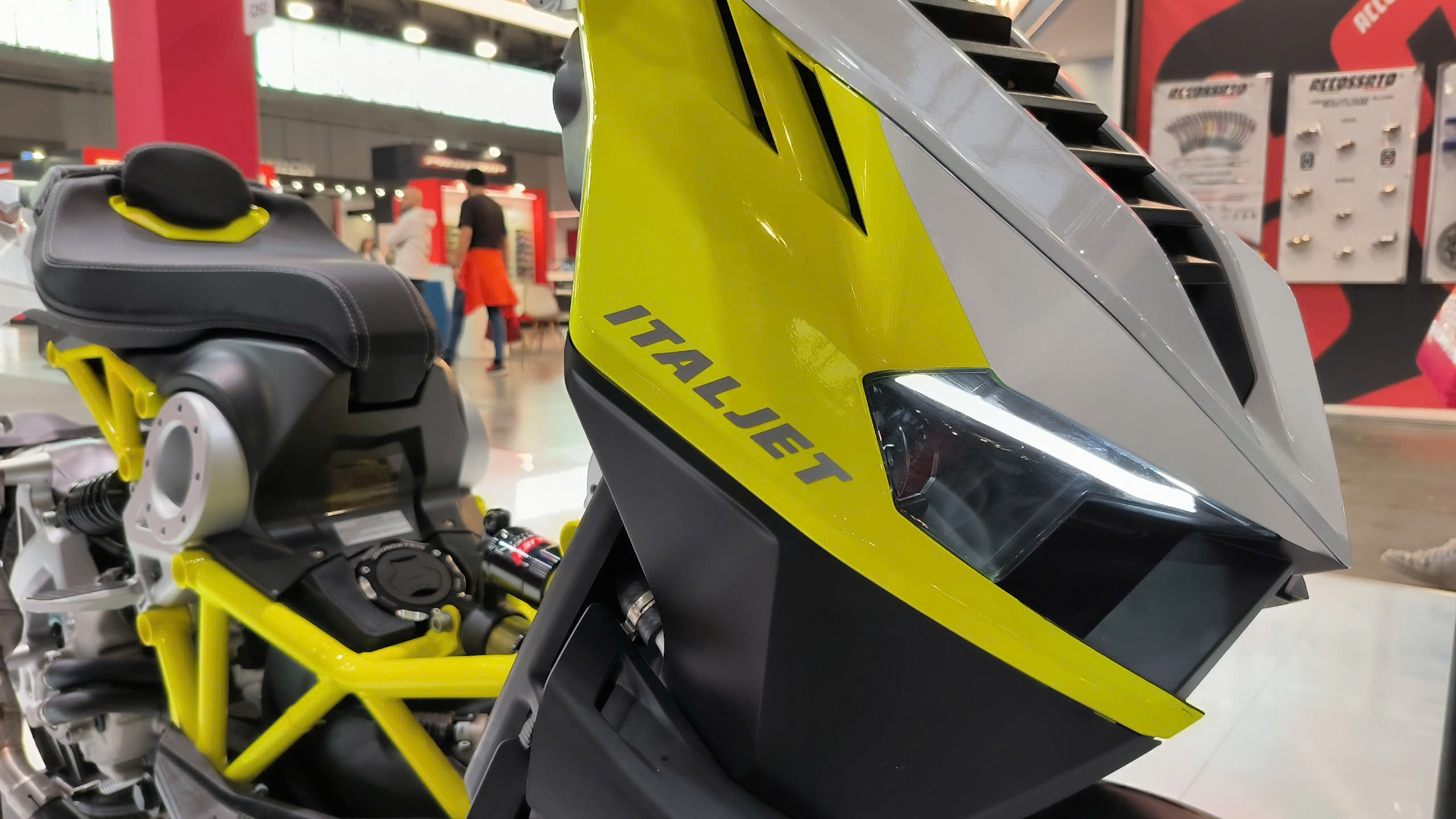 Italjet Dragster 300, Xe Tay Ga Thể Thao Thương Hiệu Từ Italy tại Nghệ An