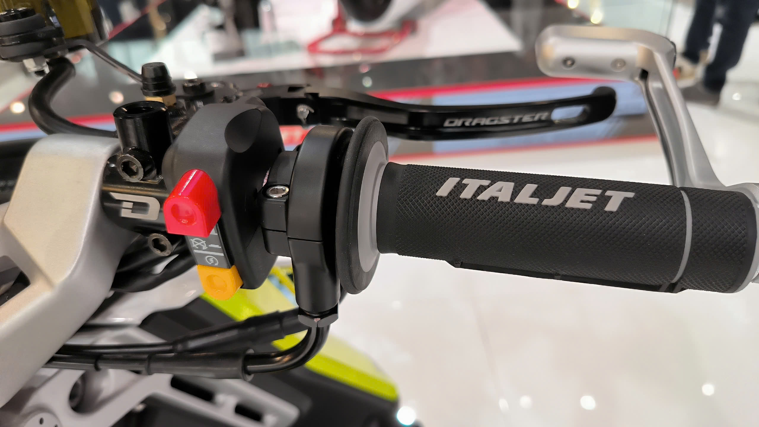 Italjet Dragster 300, Xe Tay Ga Thể Thao Thương Hiệu Từ Italy tại Nghệ An