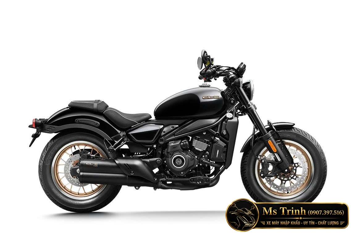 CFMoto 450CL-C AMT đen phối mâm đồng tạo ngoại hình mạnh mẽ khi nhìn từ bên hông