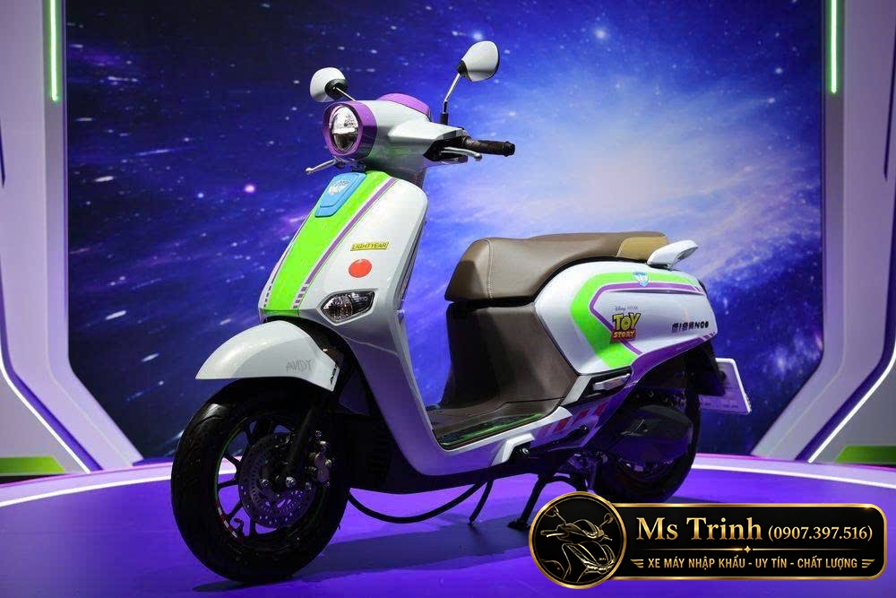 Mặt trước Honda Giorno Buzz Lightyear thiết kế theo Space Ranger