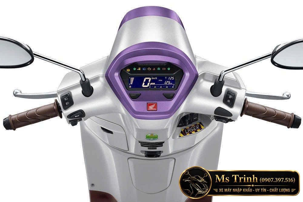 Honda Giorno Buzz Lightyear 2026 nhìn ngang với tem Toy Story